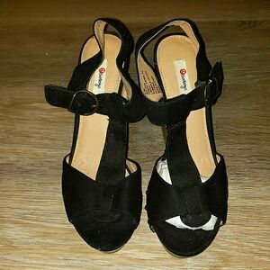 Olsenboye Black Color Wedges, Size 8.5.